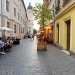 центер на вулиці лесі українки 19